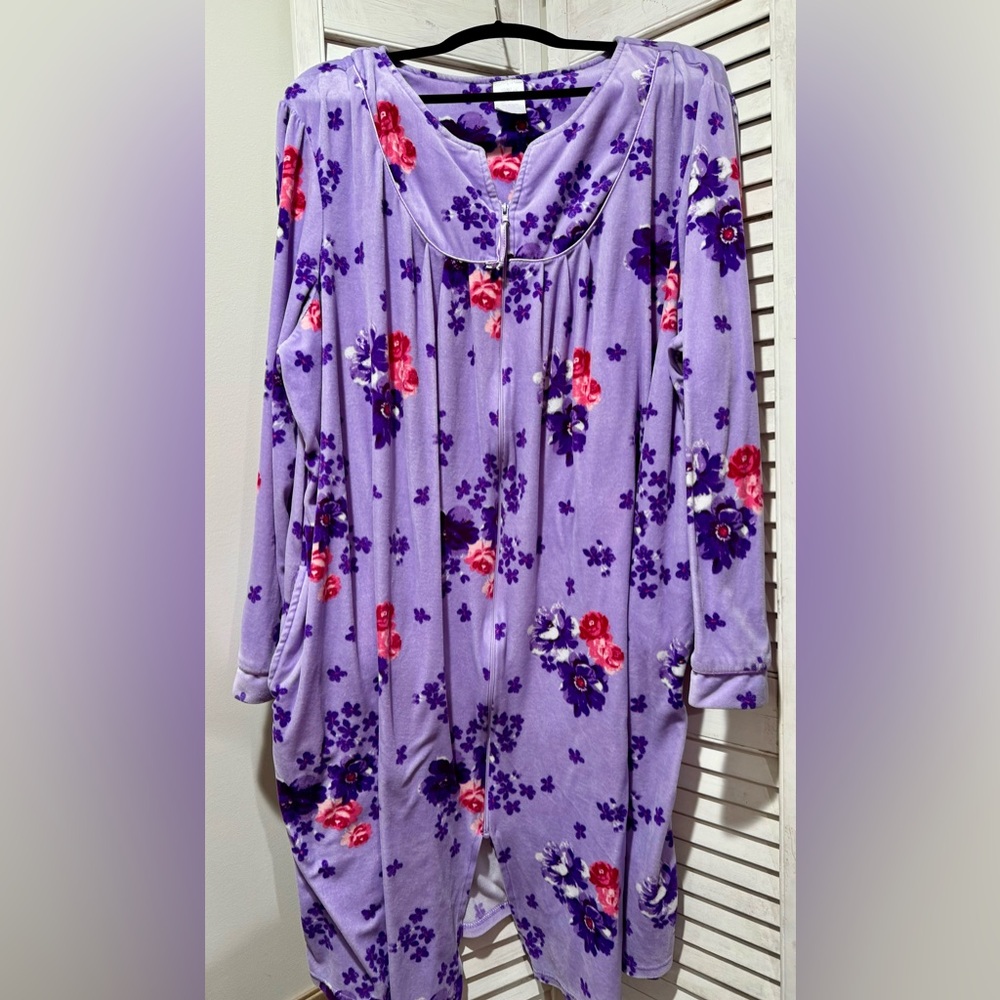 Secret Treasures Women’s Robe/Gown; Size4X (26W-28W); Cottage Core; Grandma